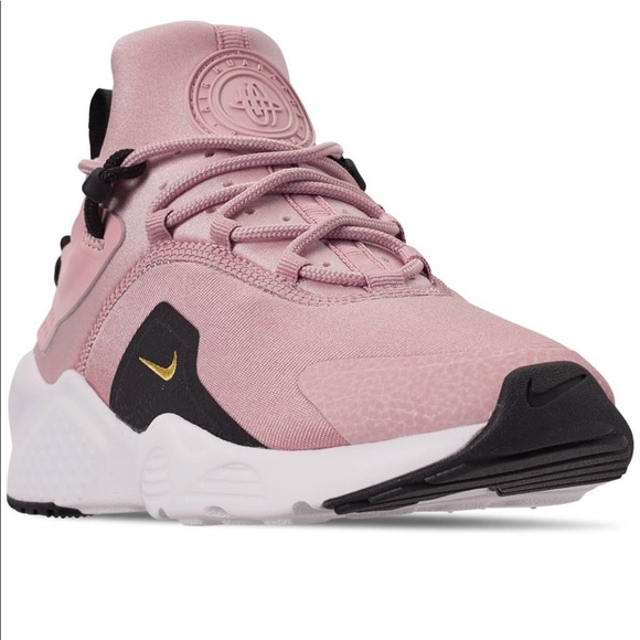 Nike Shoes - Nike Women’s Huarache City Move Sneakers sz7